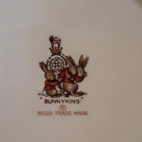 Bunnykins  Picnic by the Lake  Royal Doulton Barbara Vernon - Picture 9 of 13